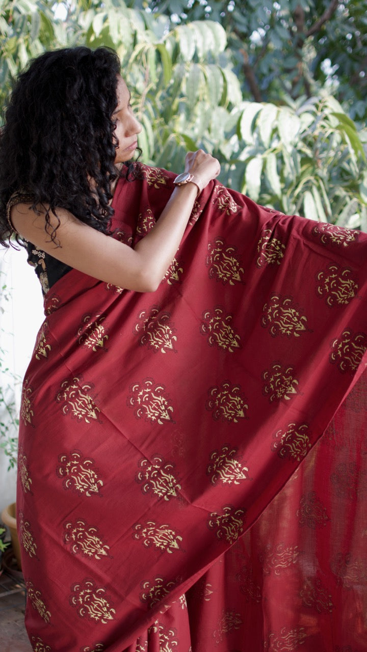 Organic Vibes White Handblock Printed Mulmul Cotton Saree with Black Buties